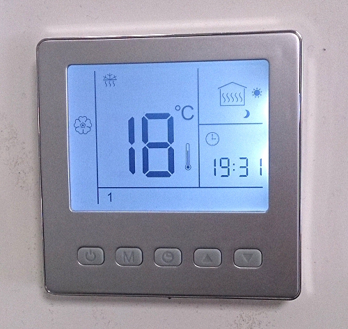 LCD-ekraaniga programmeeritavad termostaadid